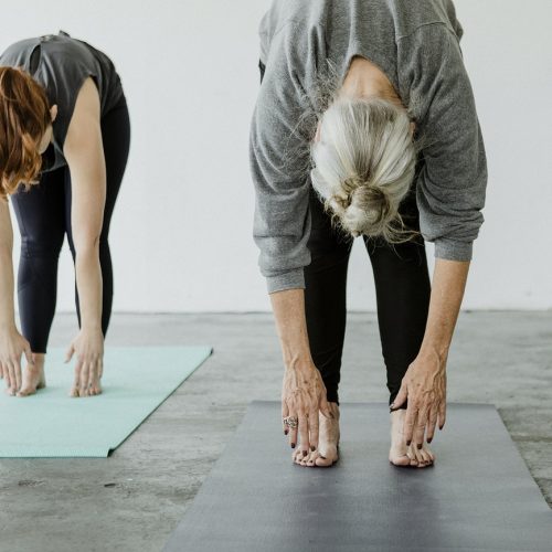 Yoga y actividades para mujeres con cáncer de mama