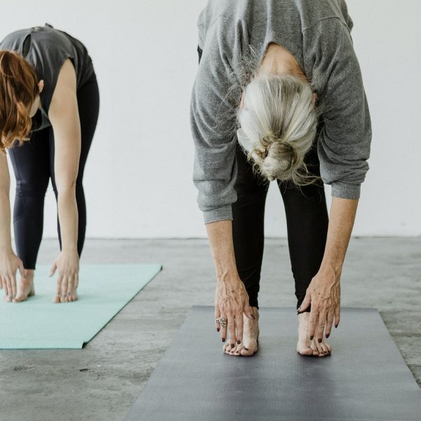 Yoga y actividades para mujeres con cáncer de mama